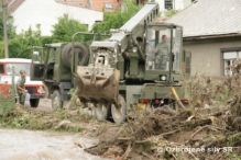 Vojaci pomhaj odstraova nsledky po prvalovom dadi v Hlohovci